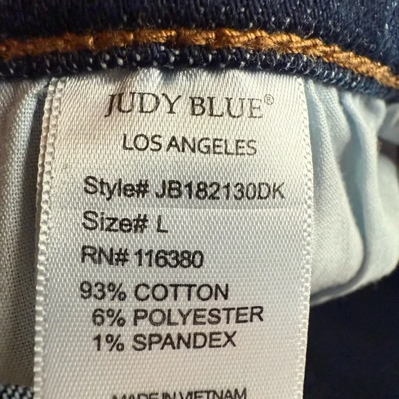 NWOT Judy Blue Women's Cuffed Denim Shorts - Size Large JB182130DK - Picture 3 of 6